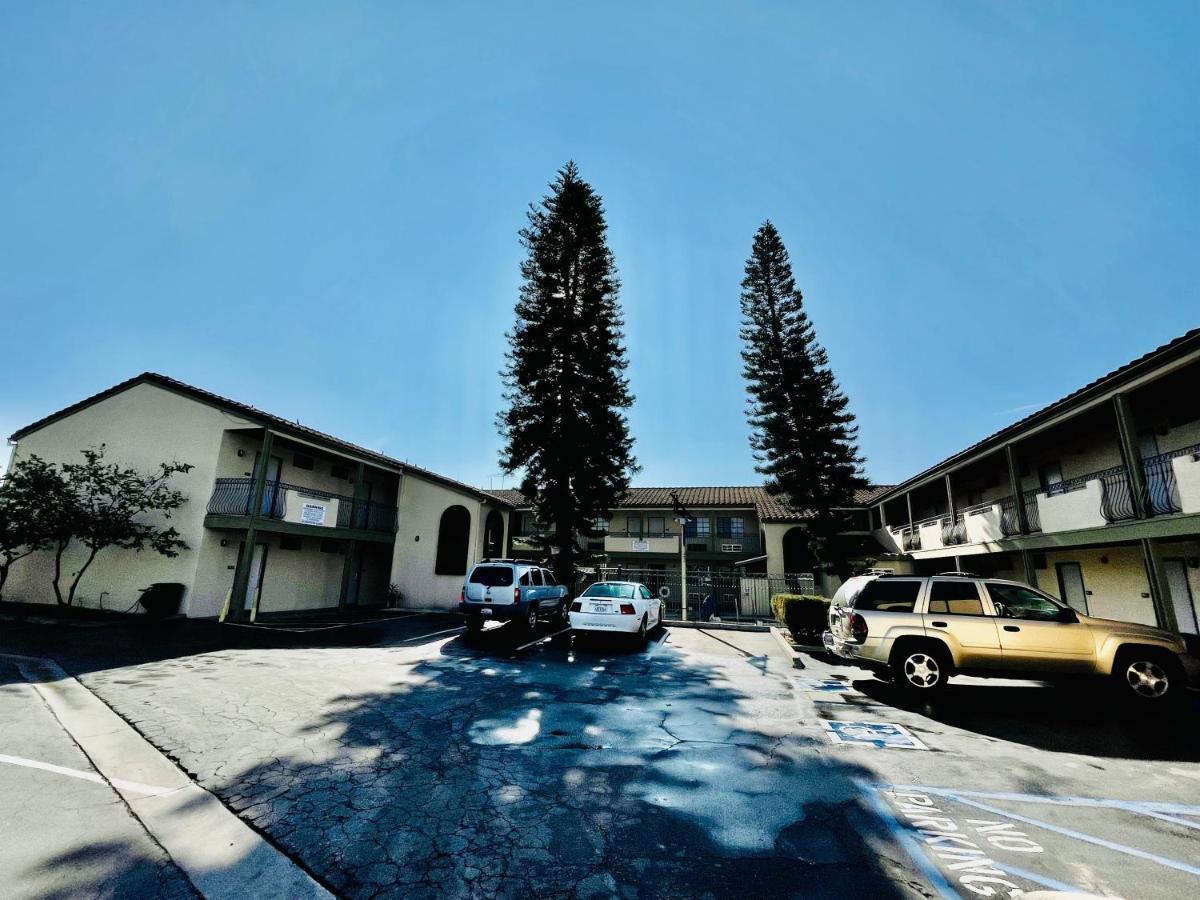 סנטה אנה Rodeway Inn מראה חיצוני תמונה