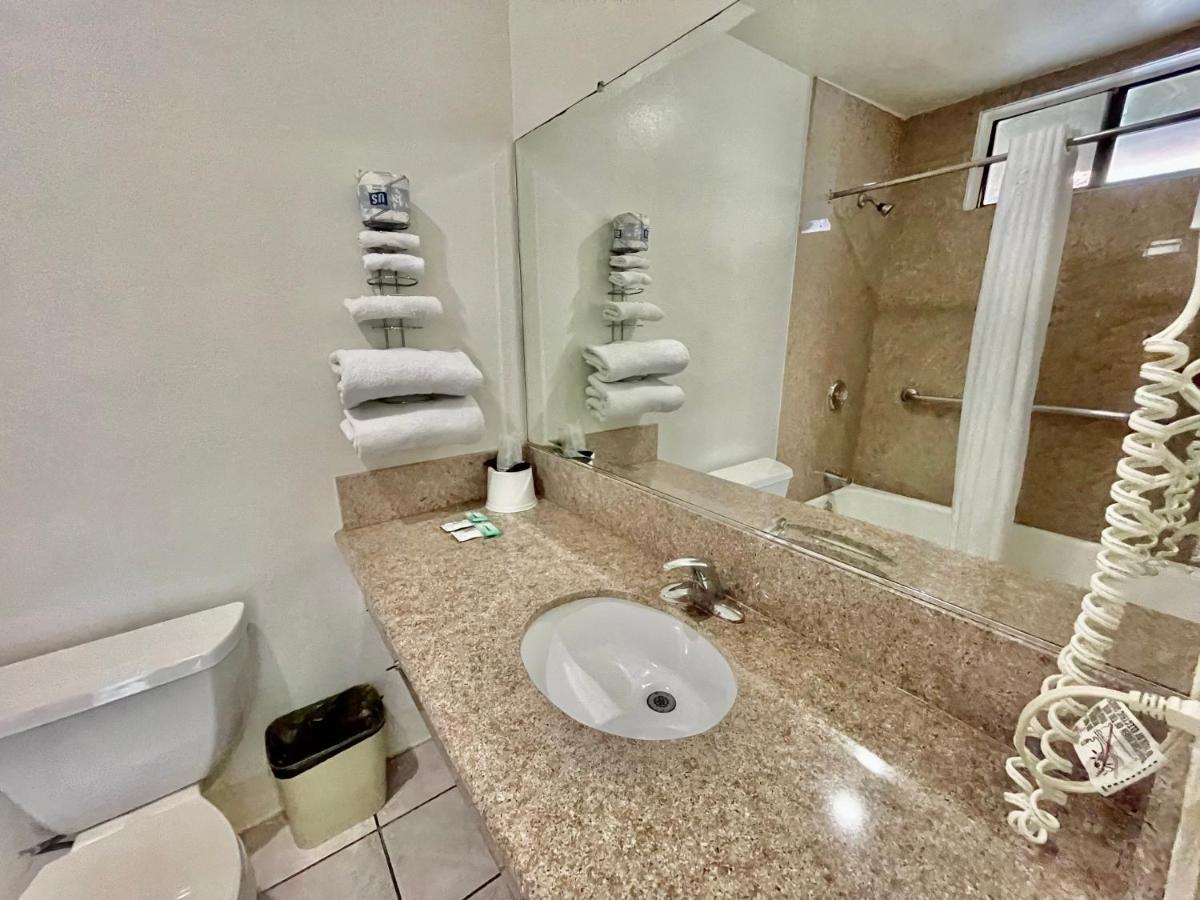 סנטה אנה Rodeway Inn מראה חיצוני תמונה
