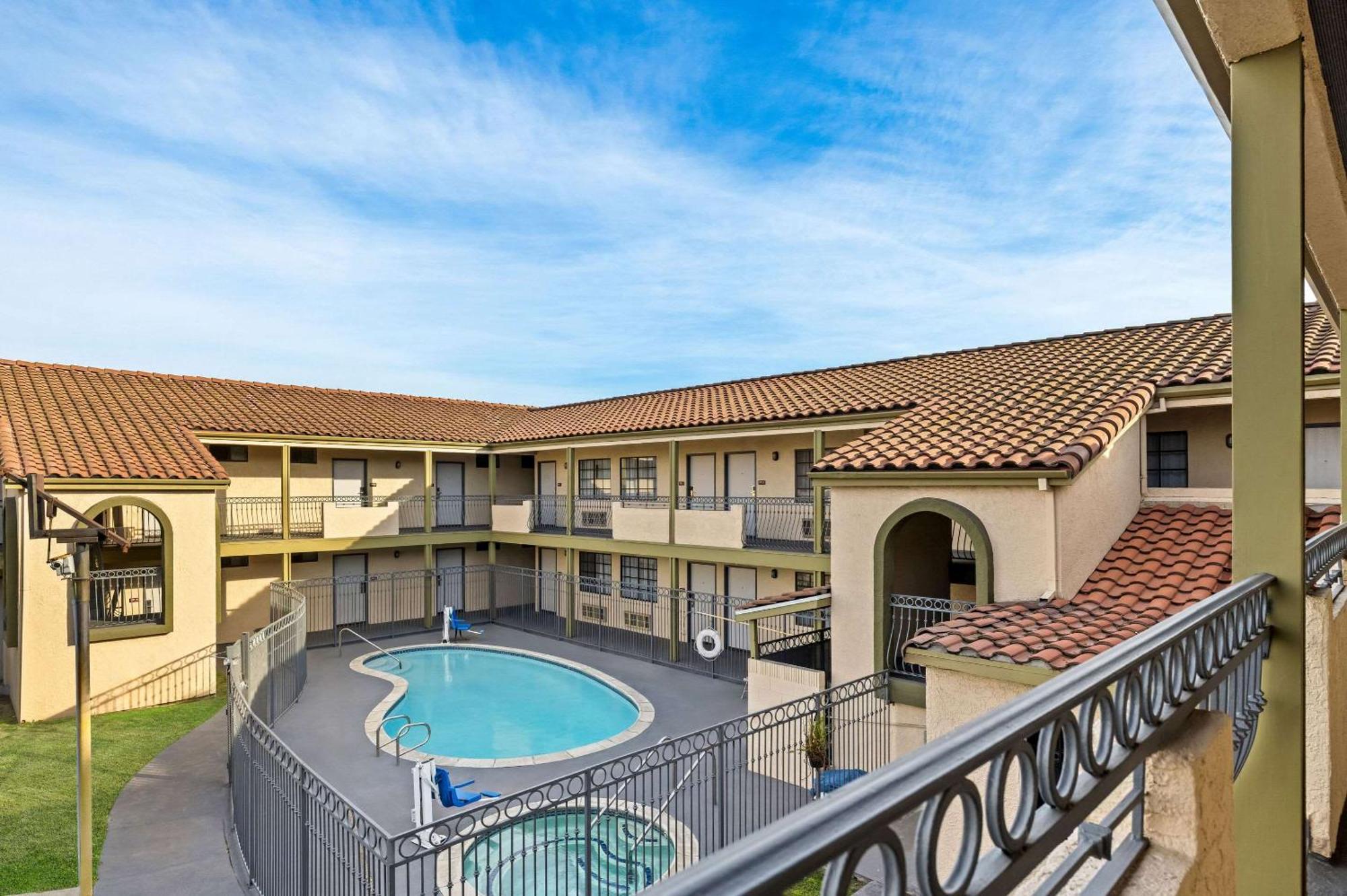 סנטה אנה Rodeway Inn מראה חיצוני תמונה