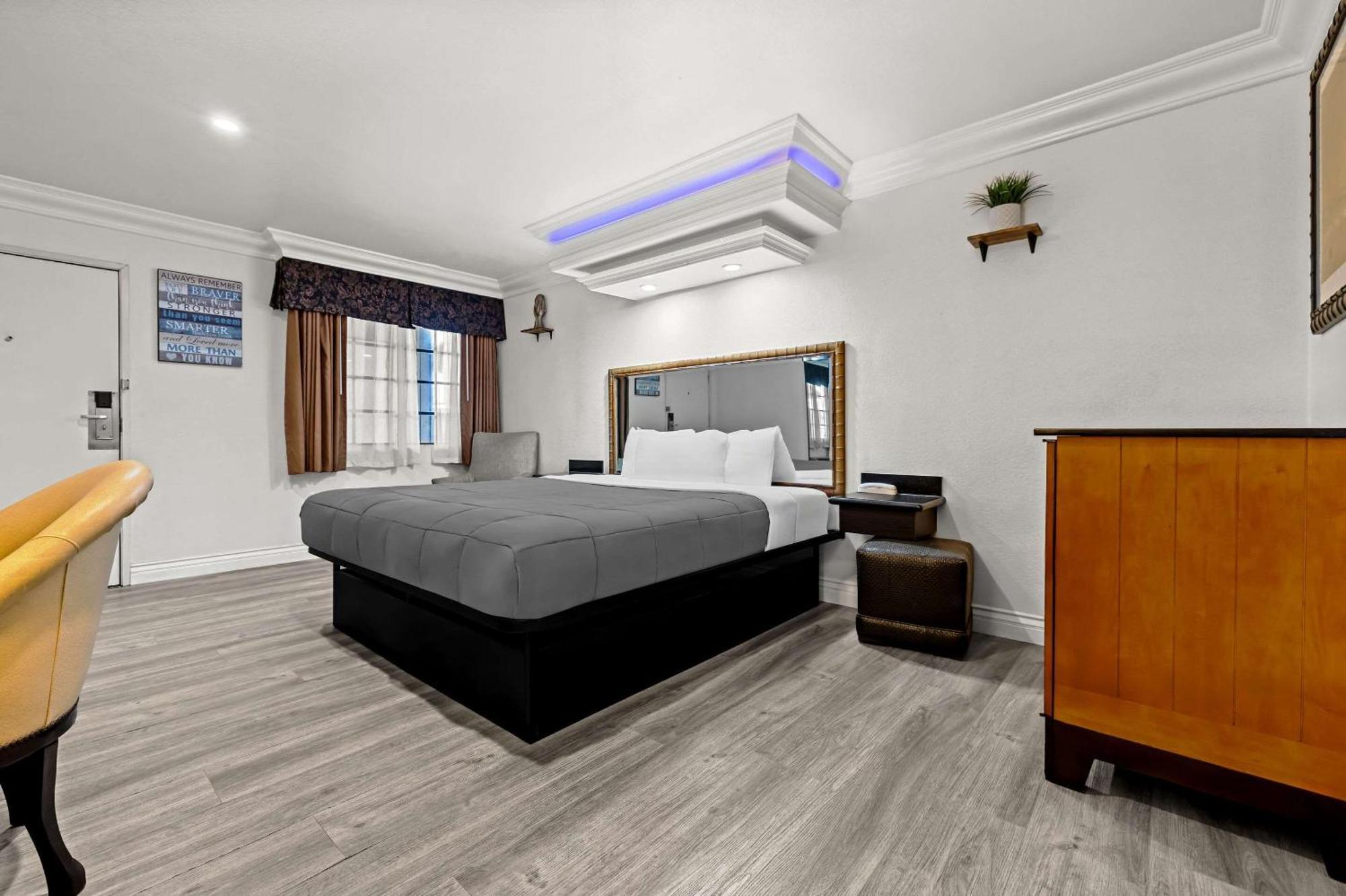 סנטה אנה Rodeway Inn מראה חיצוני תמונה
