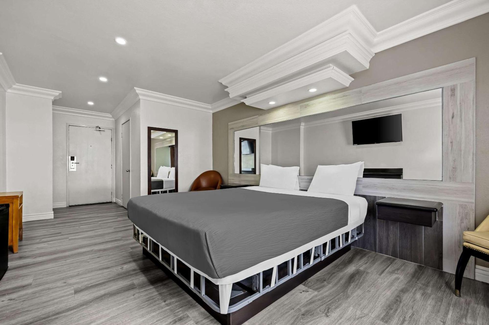 סנטה אנה Rodeway Inn מראה חיצוני תמונה