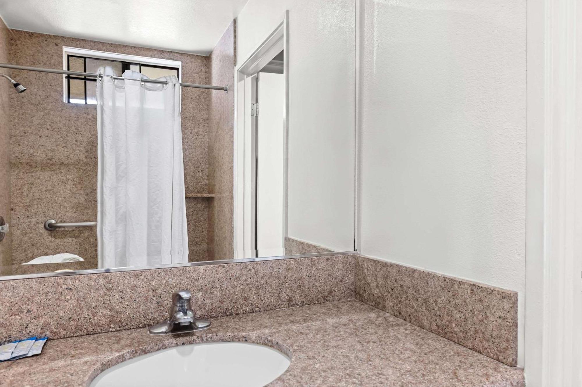 סנטה אנה Rodeway Inn מראה חיצוני תמונה
