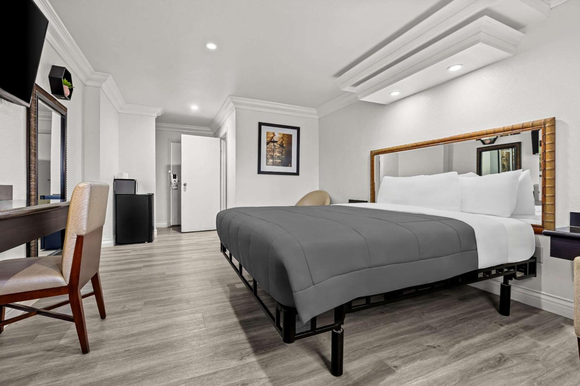 סנטה אנה Rodeway Inn מראה חיצוני תמונה