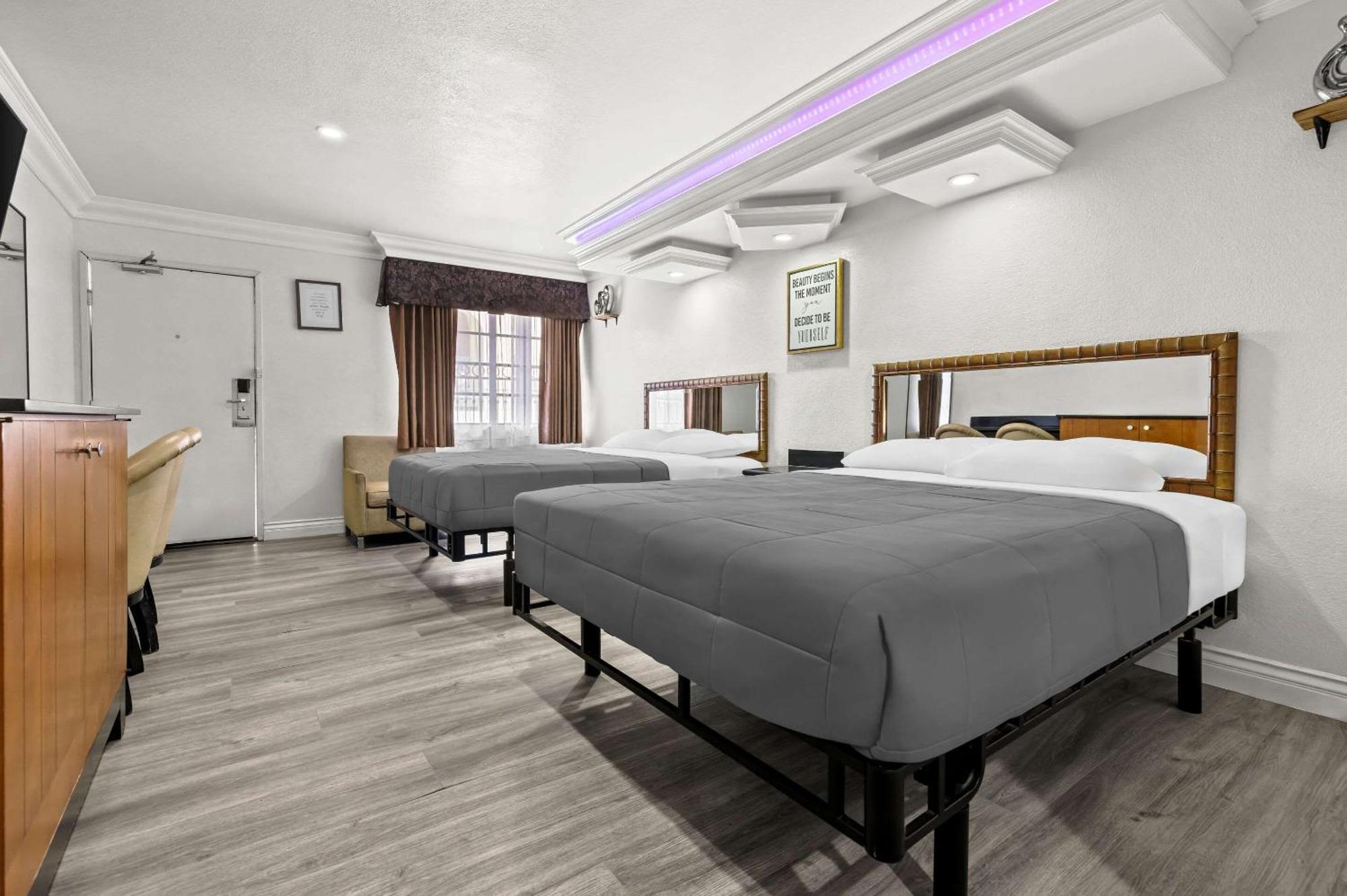סנטה אנה Rodeway Inn מראה חיצוני תמונה